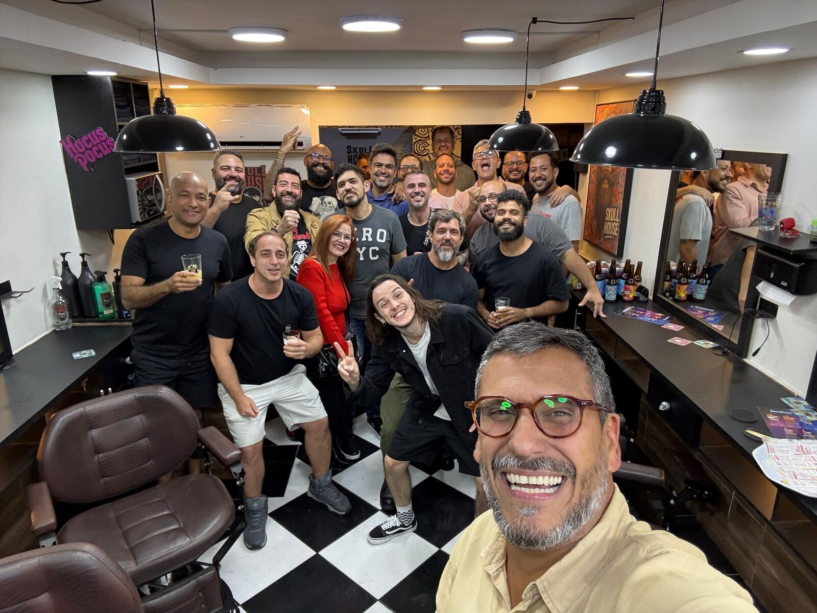 Encontro da Confraria Skull House na barbearia
